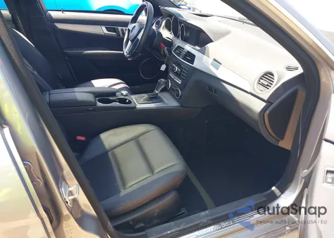 2013 Mercedes-Benz C 300 Luxury 4Matic/Sport 4Matic z USA, uszkodzony, nr VIN WDDGF8AB1DR291773